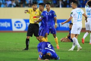 Trọng tài V.League bị kỷ luật sau quyết định thổi phạt 11m gây tranh cãi