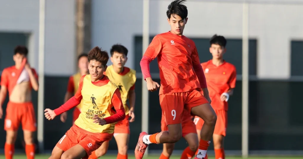 Đậu Hồng Phong Tạo Động Lực Cho U17 Việt Nam Trước Trận Đấu Với U17 Australia