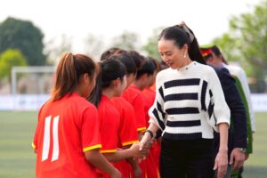 Madam Pang Tỏa Sáng Tại Hà Nội Sau Vụ Khóc Nức Nở Vì Khoản Nợ 300 Tỷ