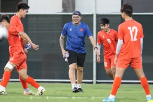 U17 Việt Nam tạo cú sốc trước Australia: HLV Roland ca ngợi tinh thần chiến đấu